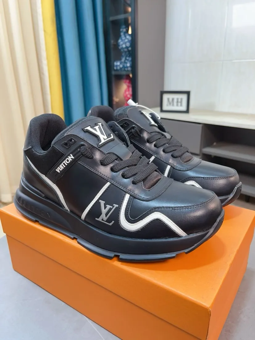 Men's shoes 💰600🌸🌸 LV style is novel and fashionable, the upper is made of imported cowhide + LV special materials! Super trendy design! It’s eye-catching! The leather is soft, delicate, shiny and translucent, showing the ultimate in pure handcraftsmanship, and the mesh is soft, comfortable and breathable! Size: 39-44 (38 45 customized)